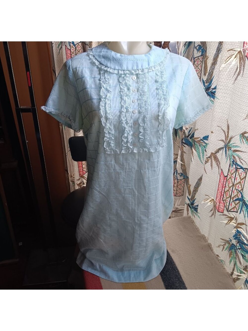 Medium Vintage 60s Vicky Vaughn Light Blue Lace-Trimmed Short Sleeve Shift Dress